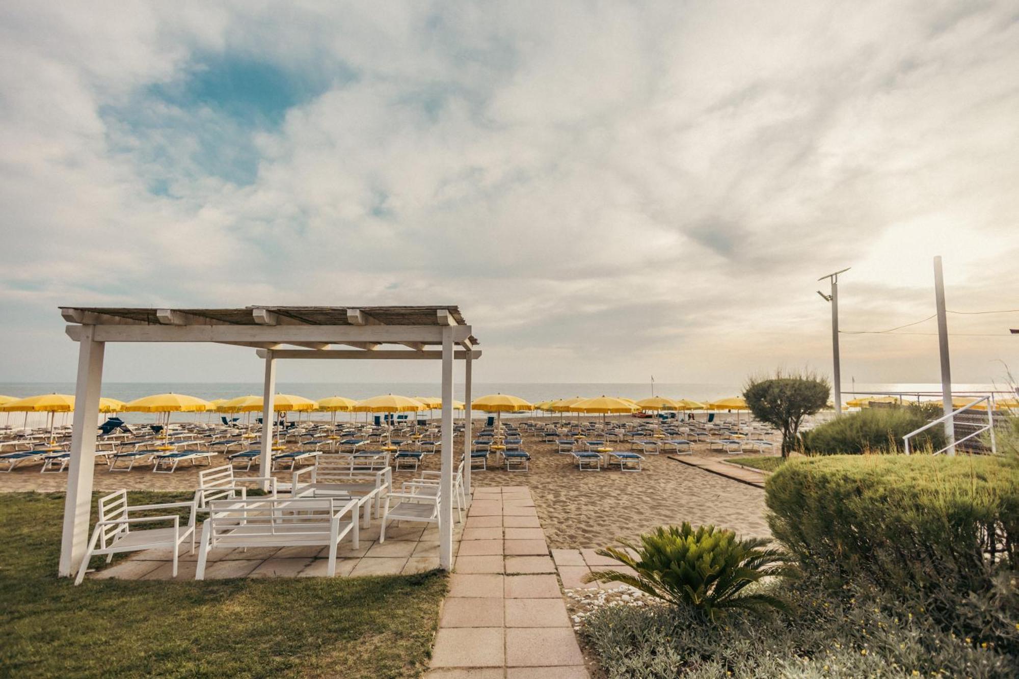 Hotel Le Palme Paestum Exteriör bild